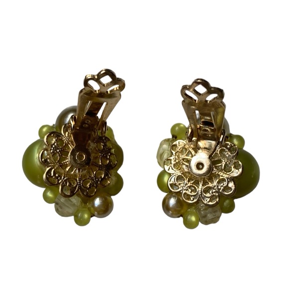 Vintage Lime Green & Silver Bead Cluster Gold Tone Clip-On Earrings Jewelry - Picture 5 of 5